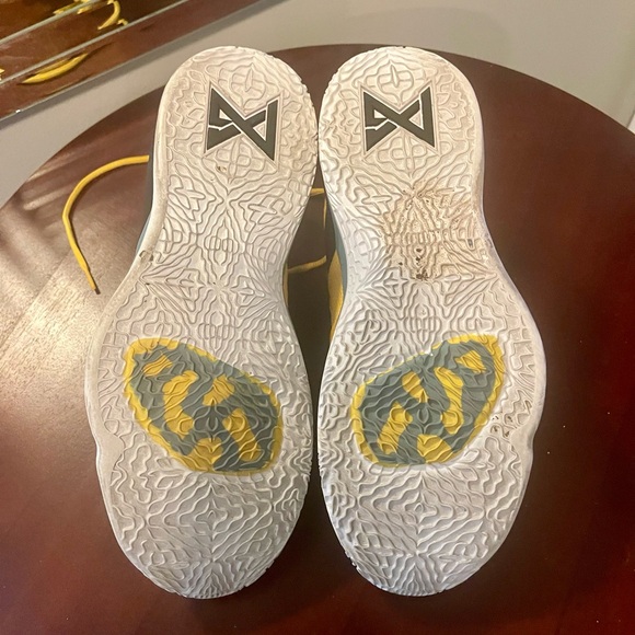 Nike Yellow and Black Paul George Sneakers with Modern Design - Picture 10 of 10